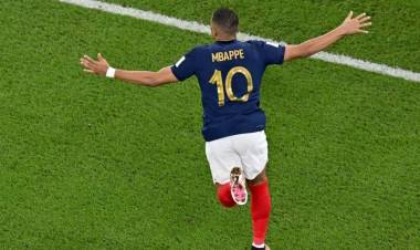 Francia venció a Dinamarca y es el primer clasificado para los octavos del Mundial