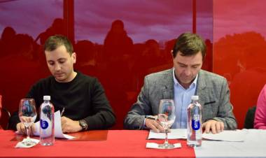 CONVENIO ENTRE EL CLUB RIVER PLATE Y LA MUNICIPALIDAD DE MAGDALENA PARA POTENCIAR EL DESARROLLO DEL DEPORTE
