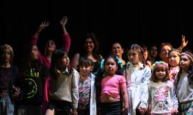 LOS TALLERES MUNICIPALES SE LUCIERON EN EL TEATRO ESPAÑOL