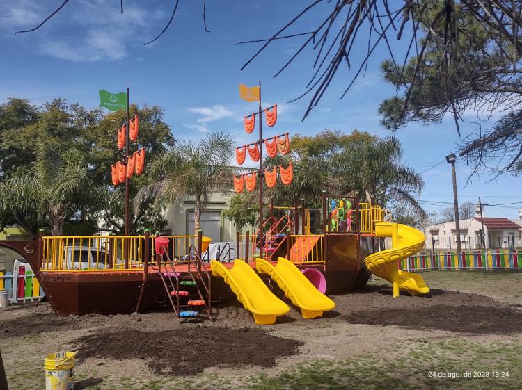 REFORMA Y PUESTA EN VALOR DE EN LA PLAZA JOSE GARIBALDI