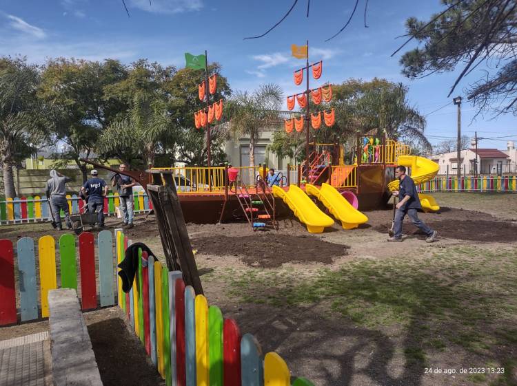 REFORMA Y PUESTA EN VALOR DE EN LA PLAZA JOSE GARIBALDI