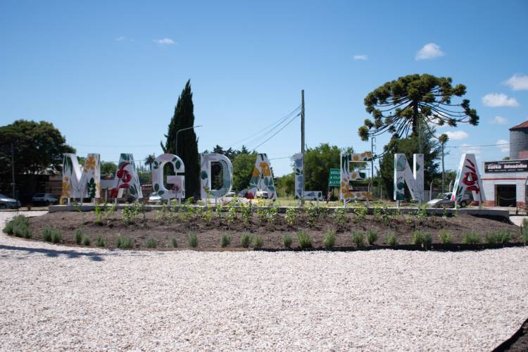 INAUGURAMOS EL NUEVO CARTEL DE LA ROTONDA DE ACCESO